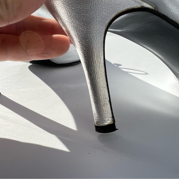 STUART Weitzman peep toe sling back silver high heels Sz 9.5 M - Picture 10 of 13